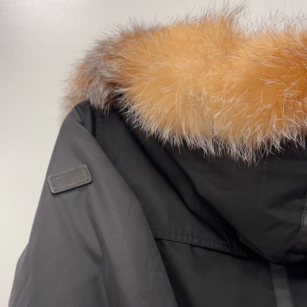 TUMI BLACK PUFFER COAT WITH TAN FUR TRIM. - Picture 6 of 16